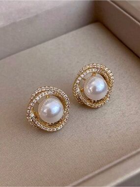 Gold Pearl Halo Stud Earrings - Elegant Women Jewelry